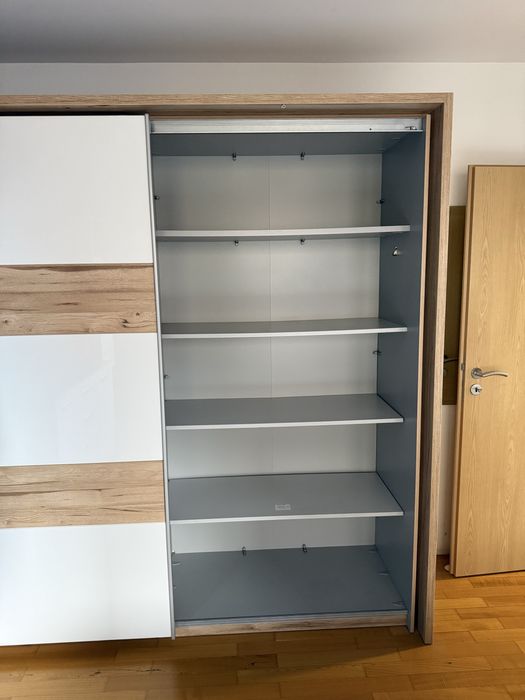 Спален комплект – гардероб, спалня с нощни шкафчета и скрин