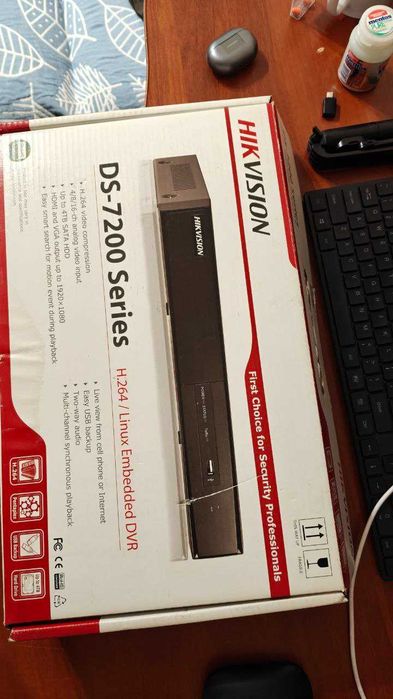 Видеорегистратор 4 канальный Hikvision ds-7204HFI-SH