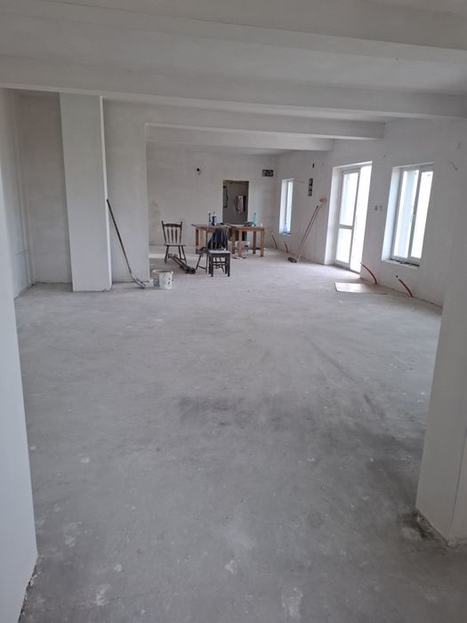 Spatiu comercial, productie, cazare- casa de locuit la 10 km de Oradea