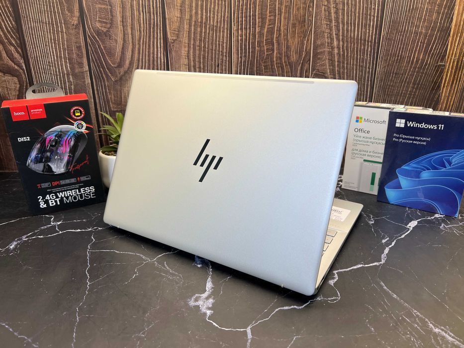 HP Pavilion Plus 14 - OLED / Core i5-13500H / 16GB / 512GB SSD / 2.8K