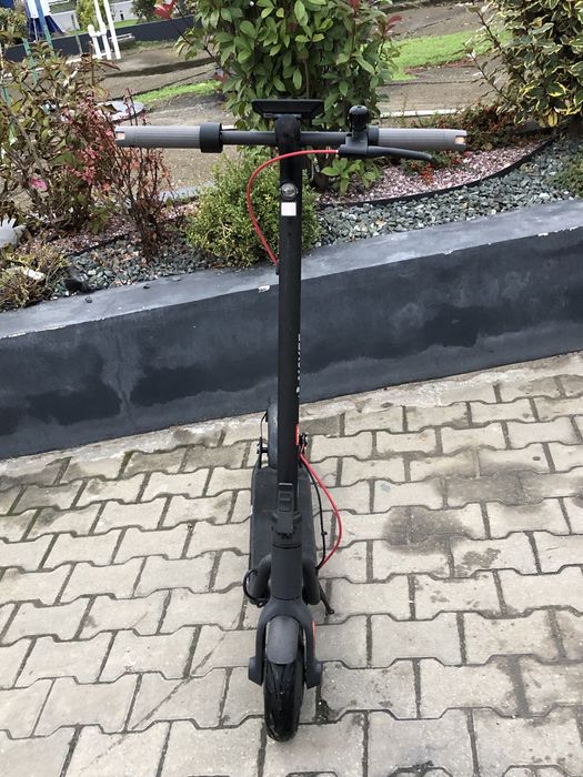 Vând trotineta electrica Navee V50i