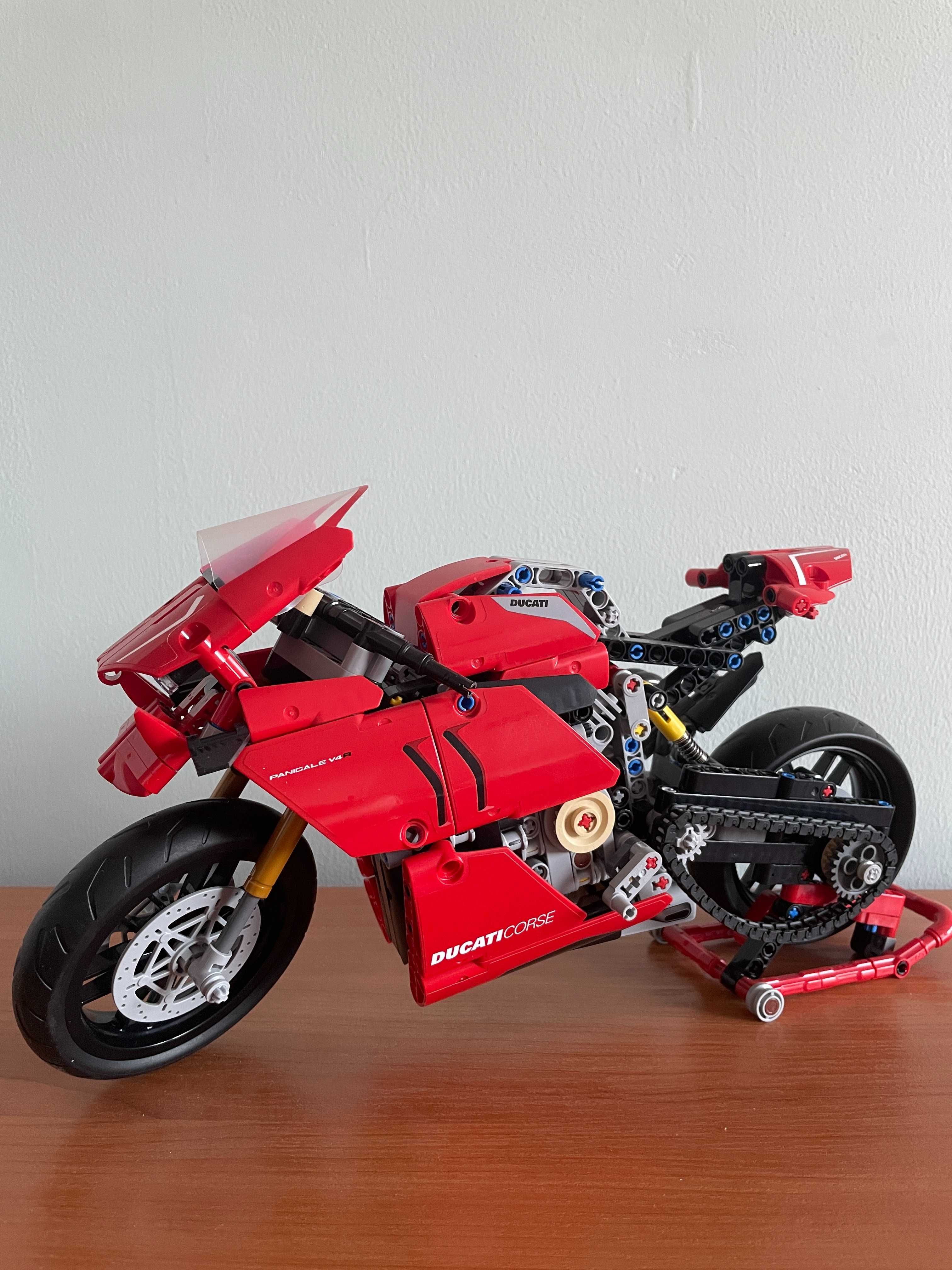 LEGO Technic - Ducati Panigale V4 R 42107, 646 части