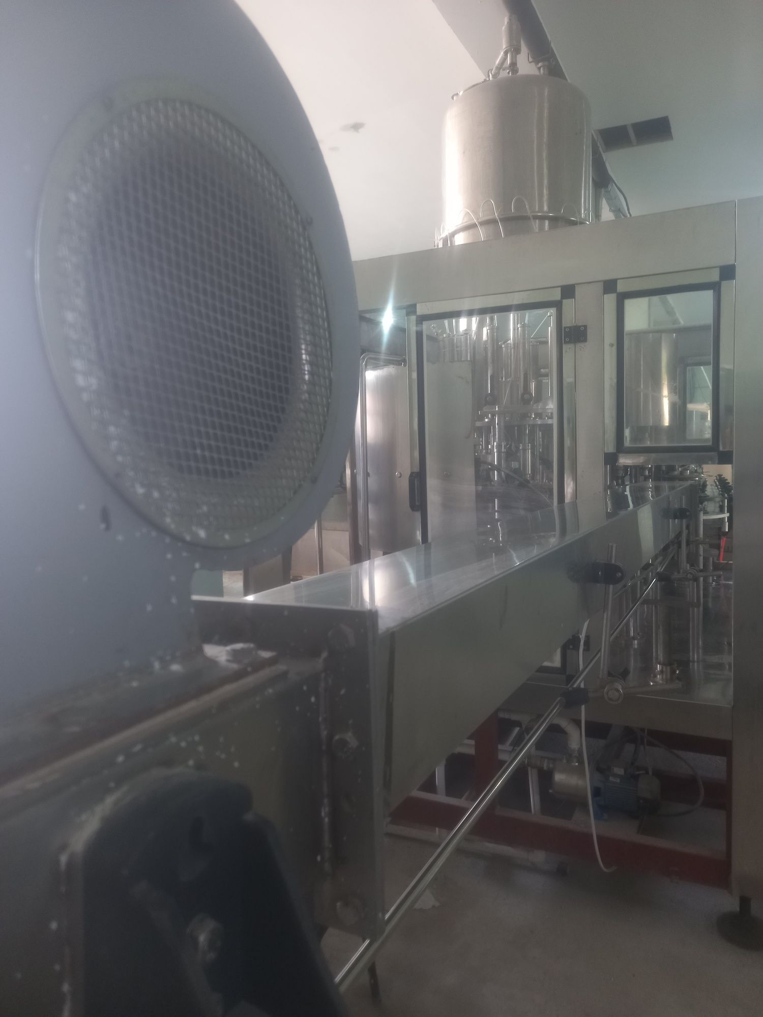 Розлив станок для горячей розлива  и для без газа