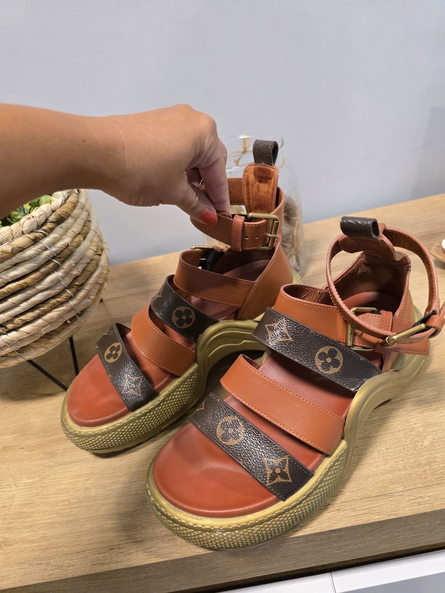 Сандали и обувки 36 и 37 номер dior ,liu jo,UGG ,patrizia pepe