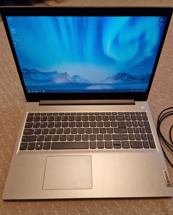 Laptop Lenovo IdeaPad 15.6" 1080p FullHD Intel 8GB, 128GB SSD NVMe