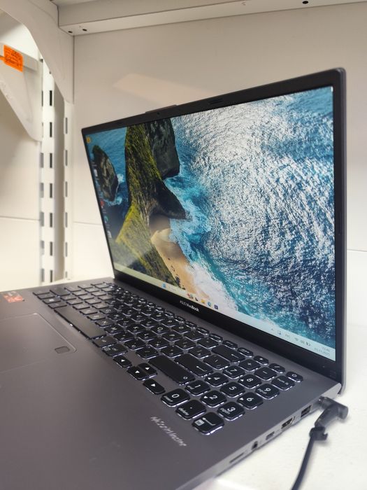 Ноутбук продается состояние как новый