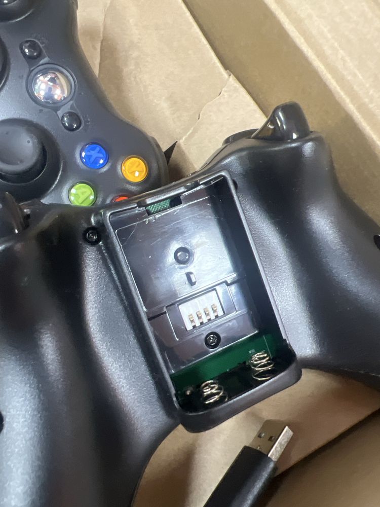 Джойстици xbox 360 нови два броя