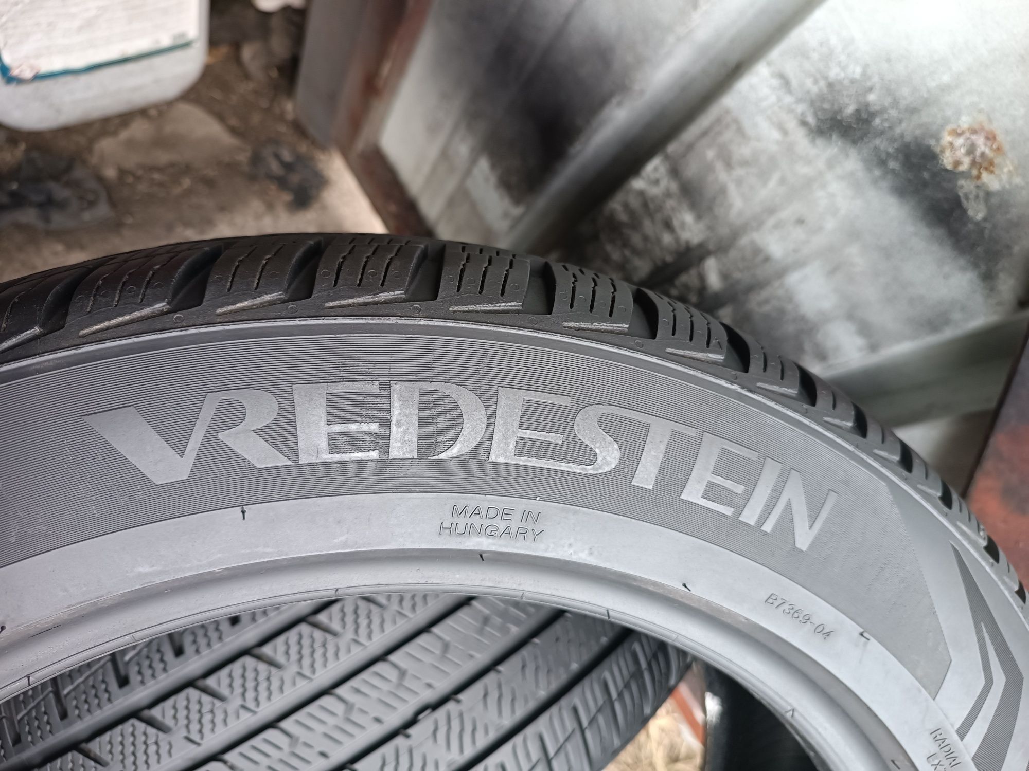 225/50/17 Vredestein Дот 3821