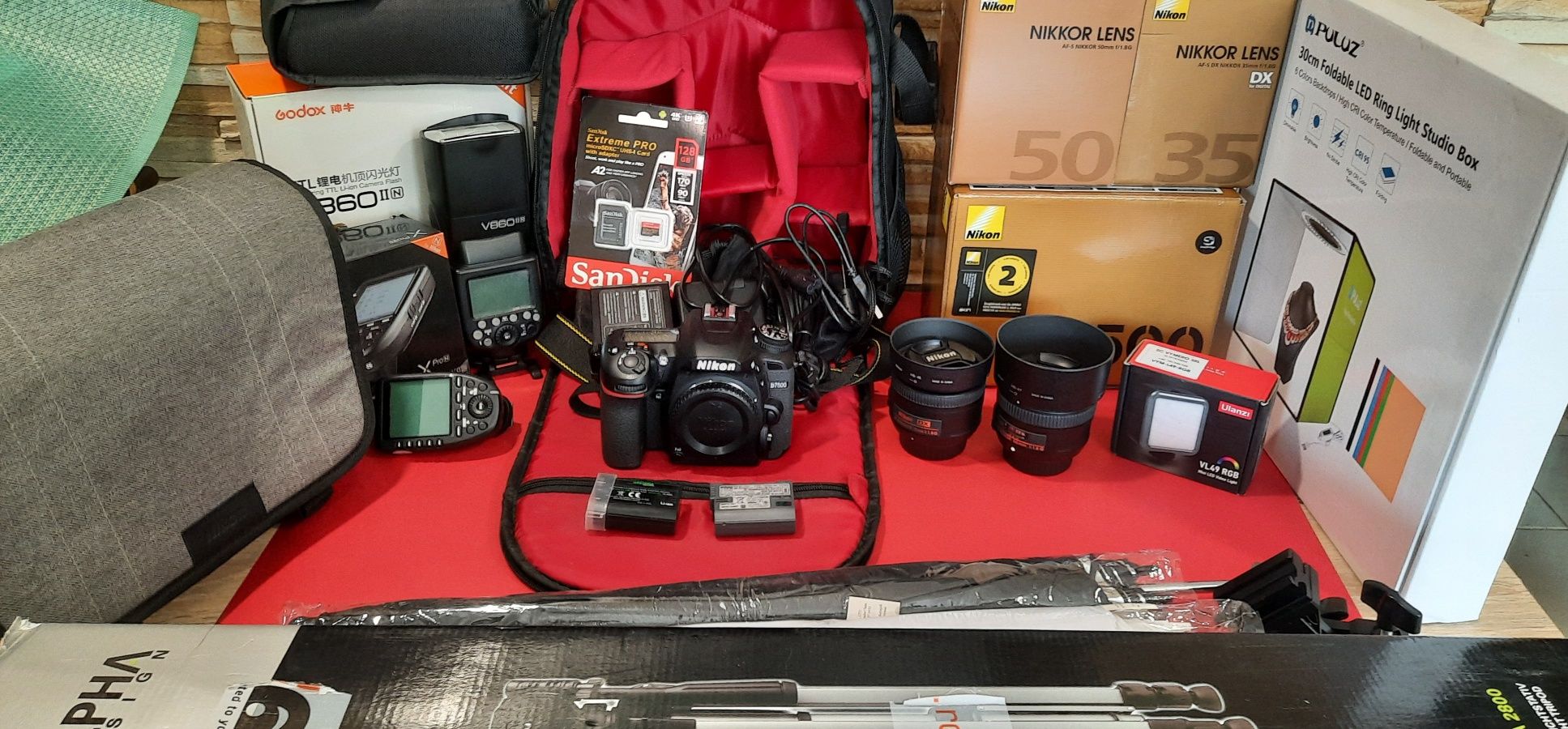 Cameră foto DSLR Nikon D7500 kit complet