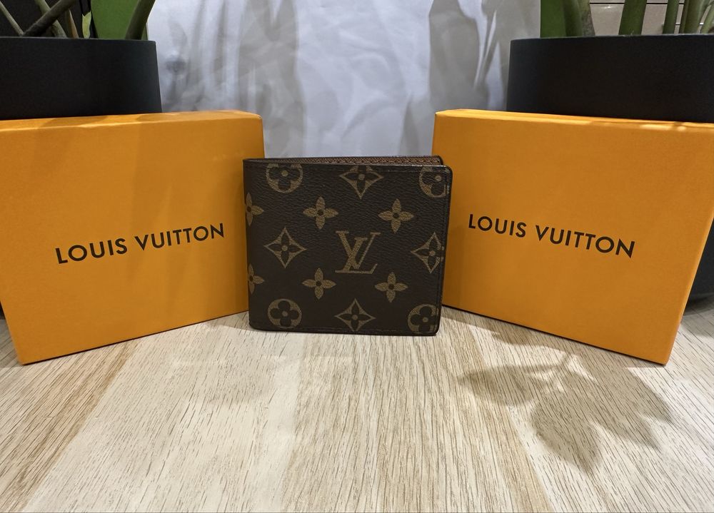Louis Vuitton Портфейл Чисто Нов