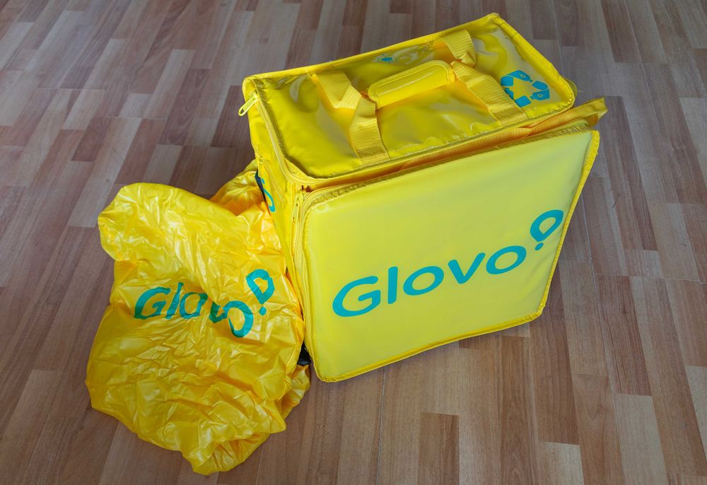 Geanta Glovo model nou, cu husa de ploaie