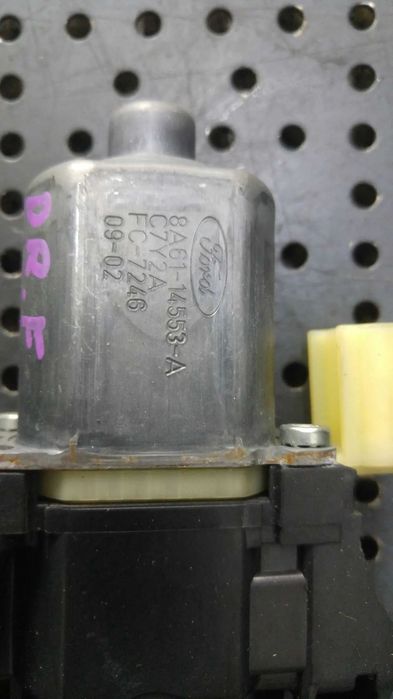 Motoras macara dreapta fata ford fiesta 6 cb1 ccn 8a6114553a 0130822407