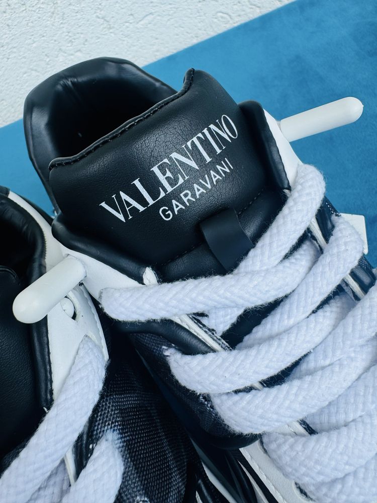 Valentino Garavani One Stud Premium Unisex