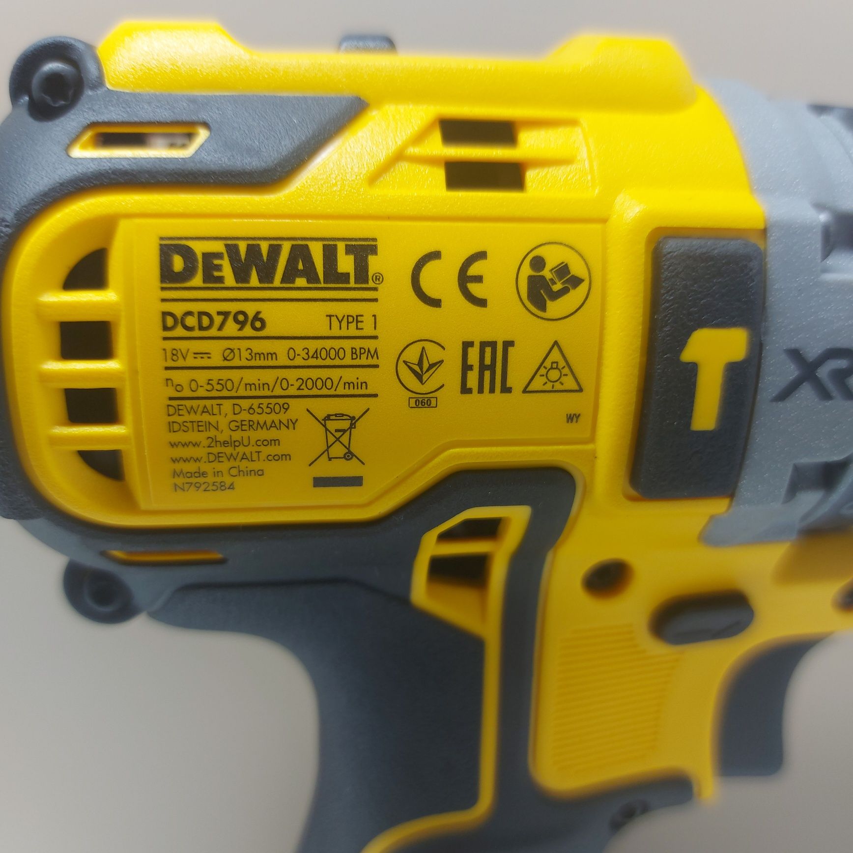 Нов винтовертDewalt DCD796