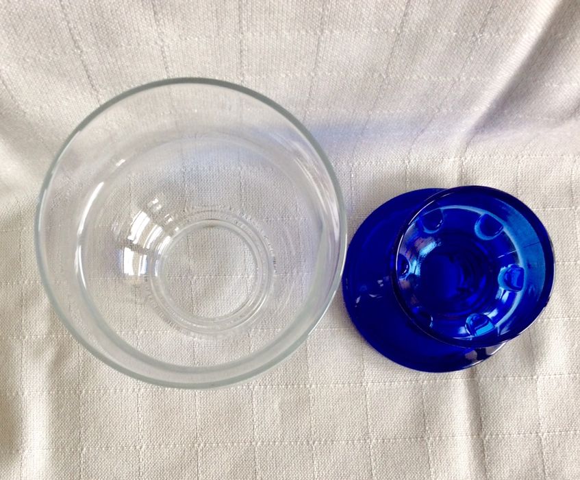 свещник - стъклен - състои се от 2 части