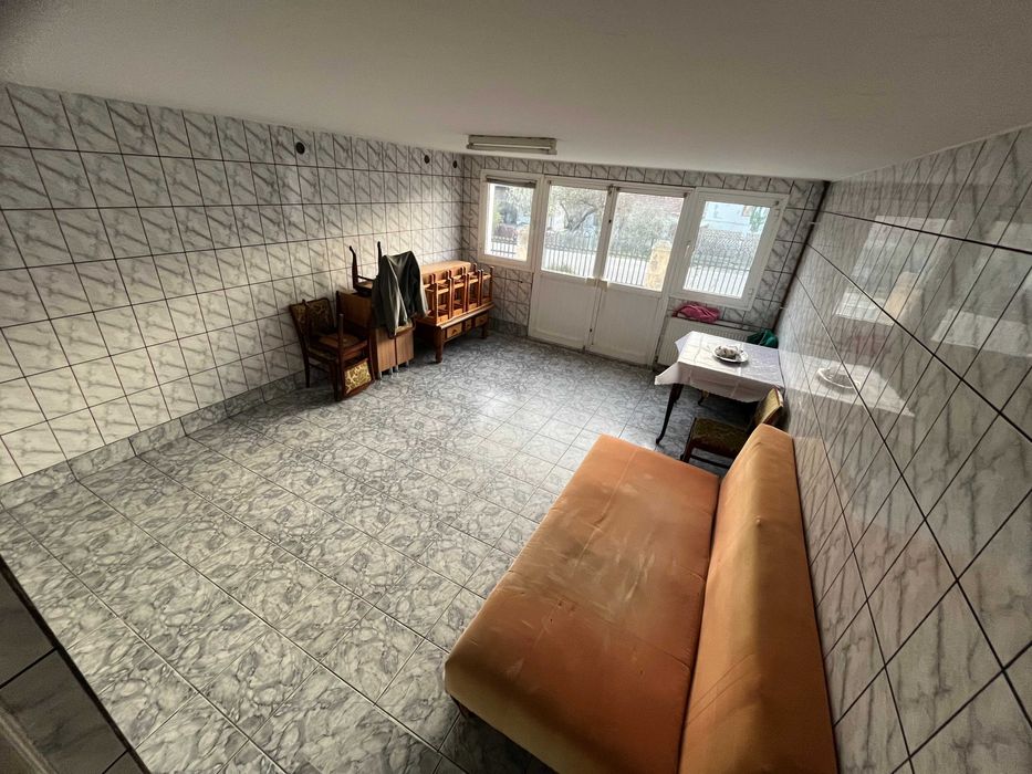 Casa de familie/vacanta + Spatii comerciale DE VANZARE