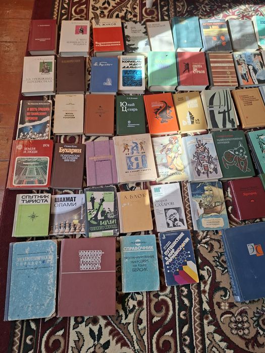 Китоблар, книги сотилади