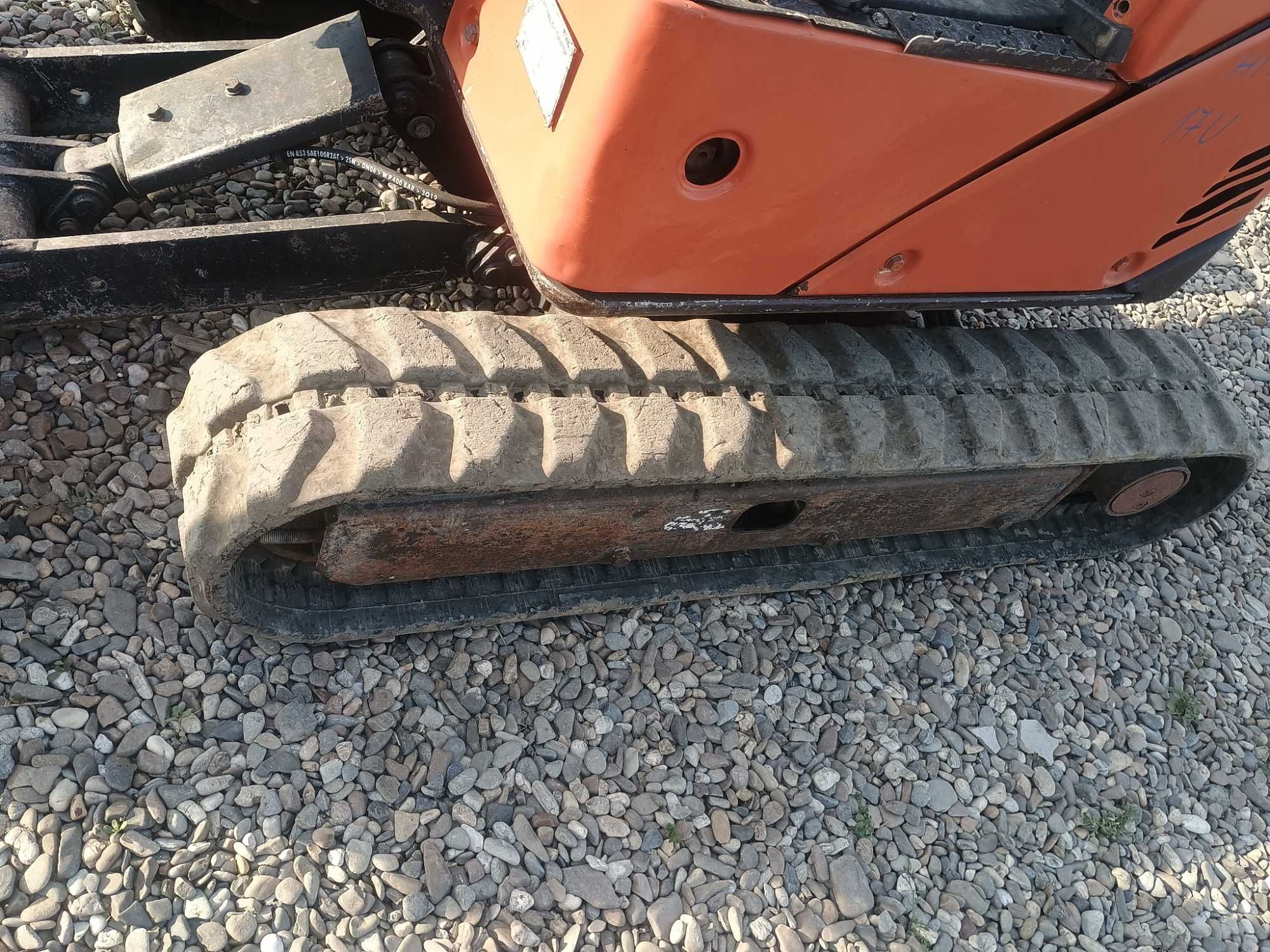 Miniexcavator Hitachi U17 1,8t și Hitachi ZX25 2,5t