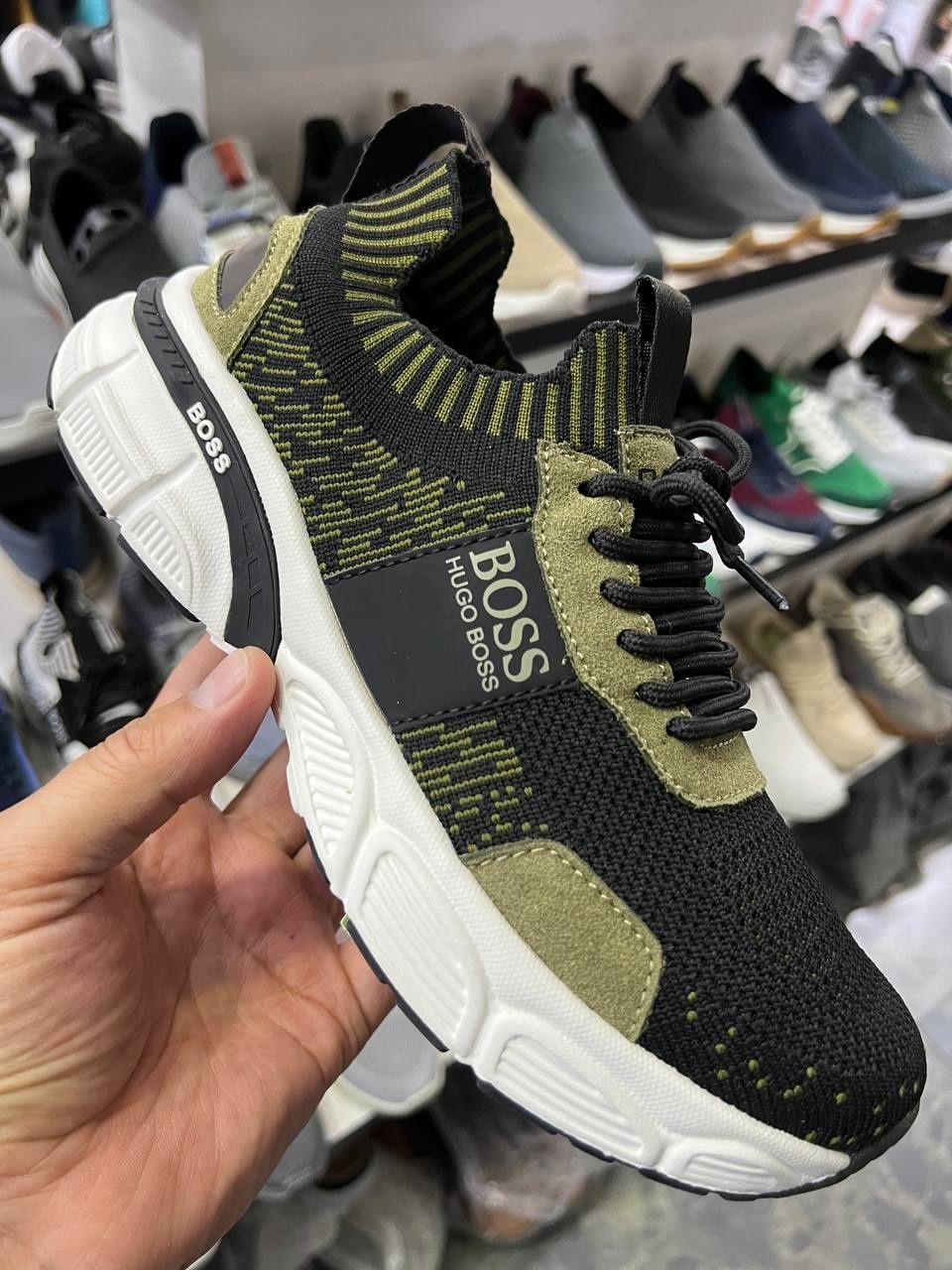 BOSS krasovka skidkada 90.000 soʻm razmeri 40 dan 44 gacha BAYYAN inst