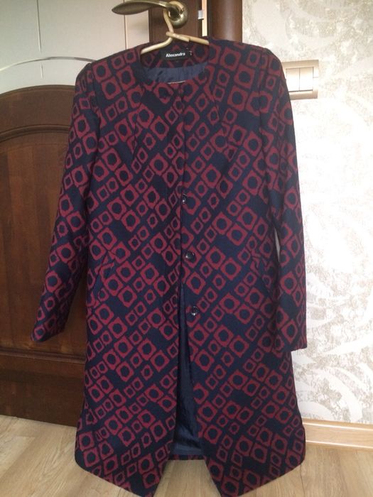 Демисезонное пальто, в отличном состоянии