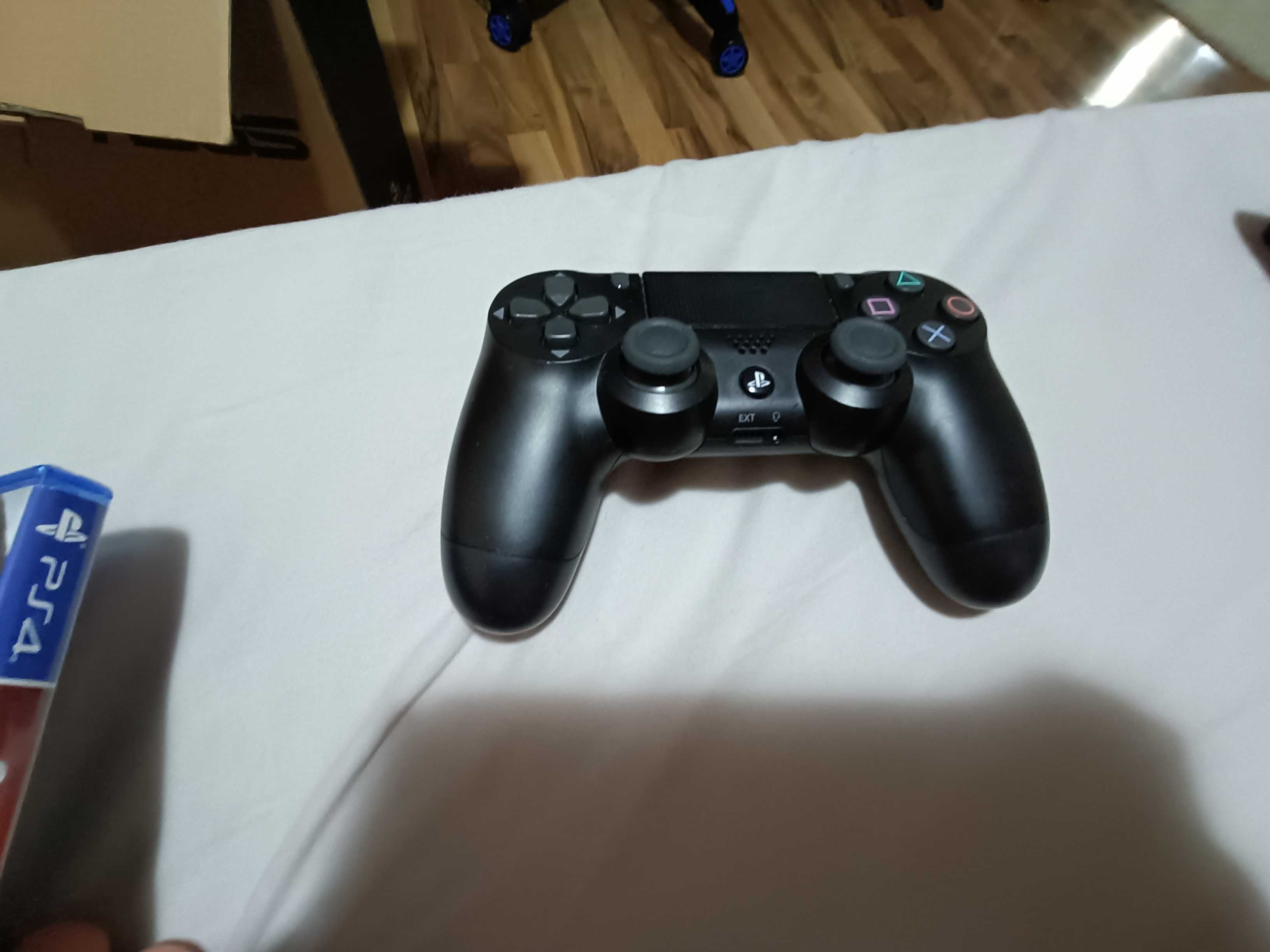 Ps4 normal +5 jocuri +2 controller