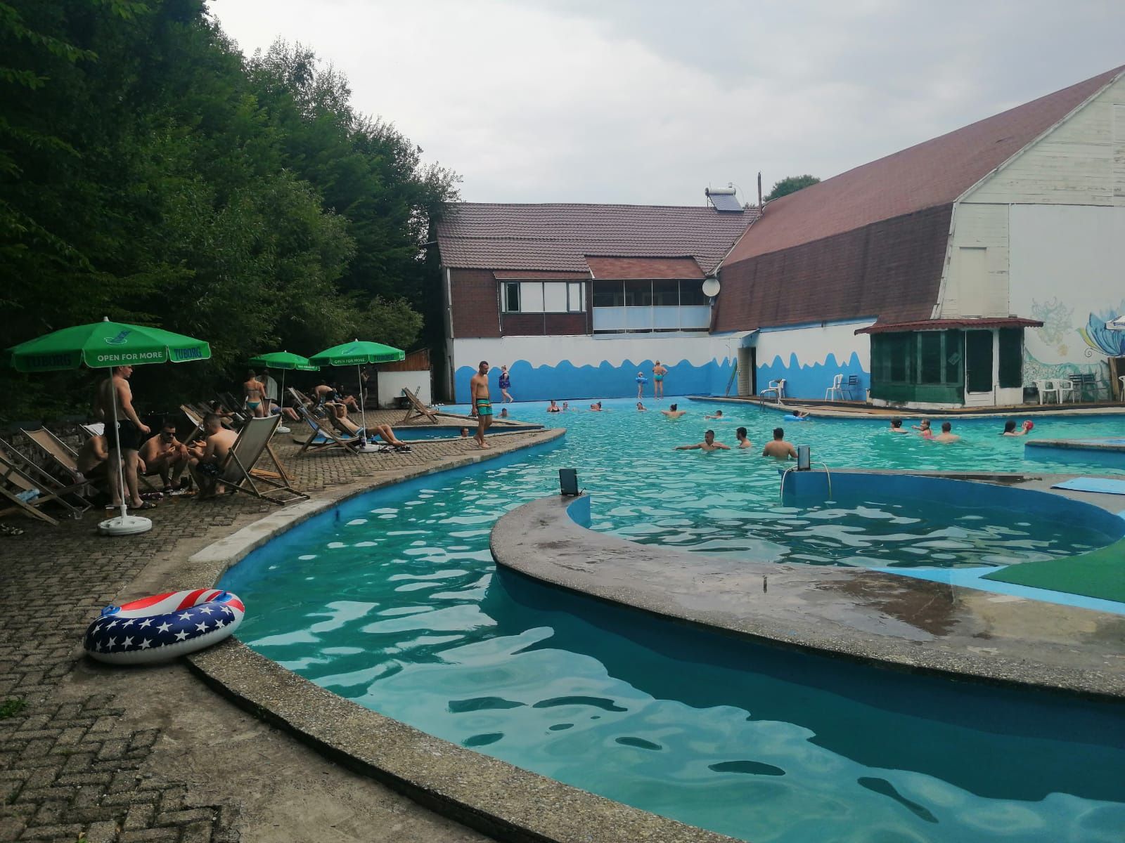 Camping, hostel, piscina de vânzare