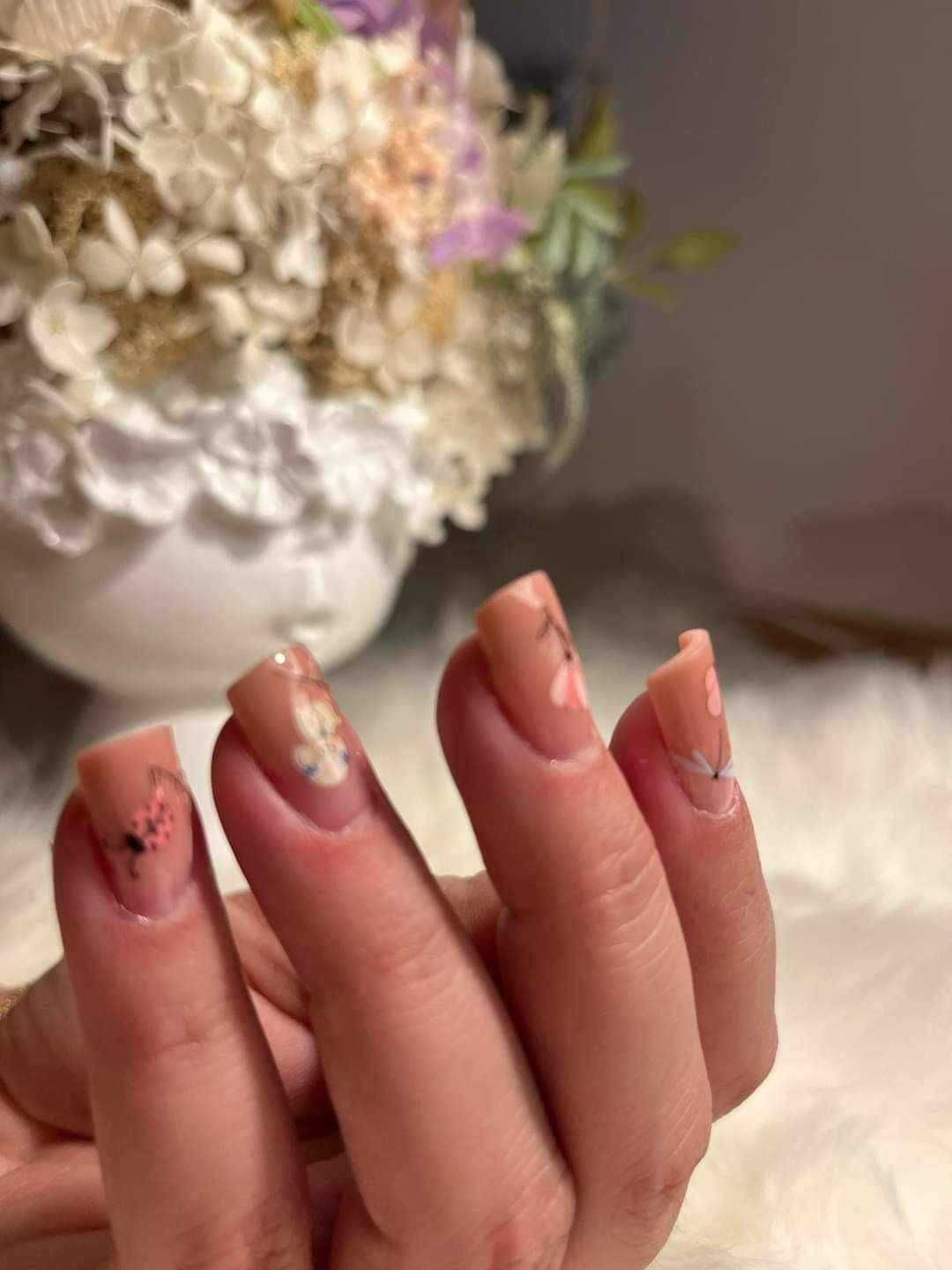 Manichiura, unghii cu gel / semipermanent,