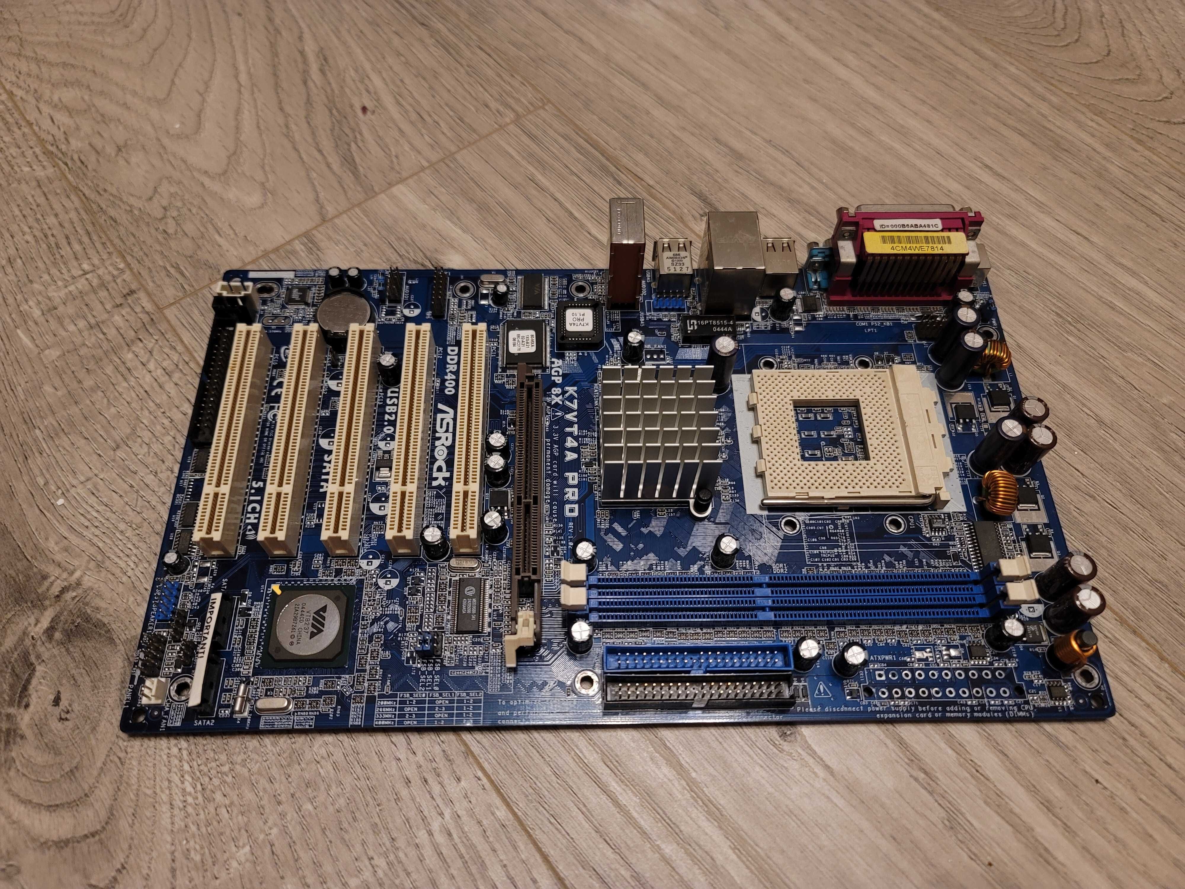 Placa de baza de coletie ASRock K7VT4A PRO , socket 462