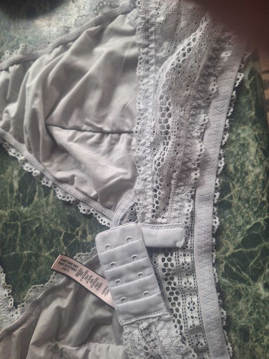 Сутиен Victoria's secret 85 C + подарък