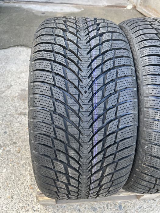 2 anvelope de iarna noi 245/35/19 Nokian!