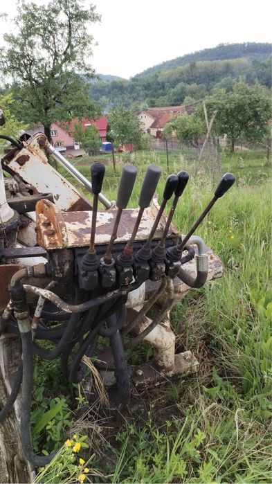 Vand brat hidraulic tractor