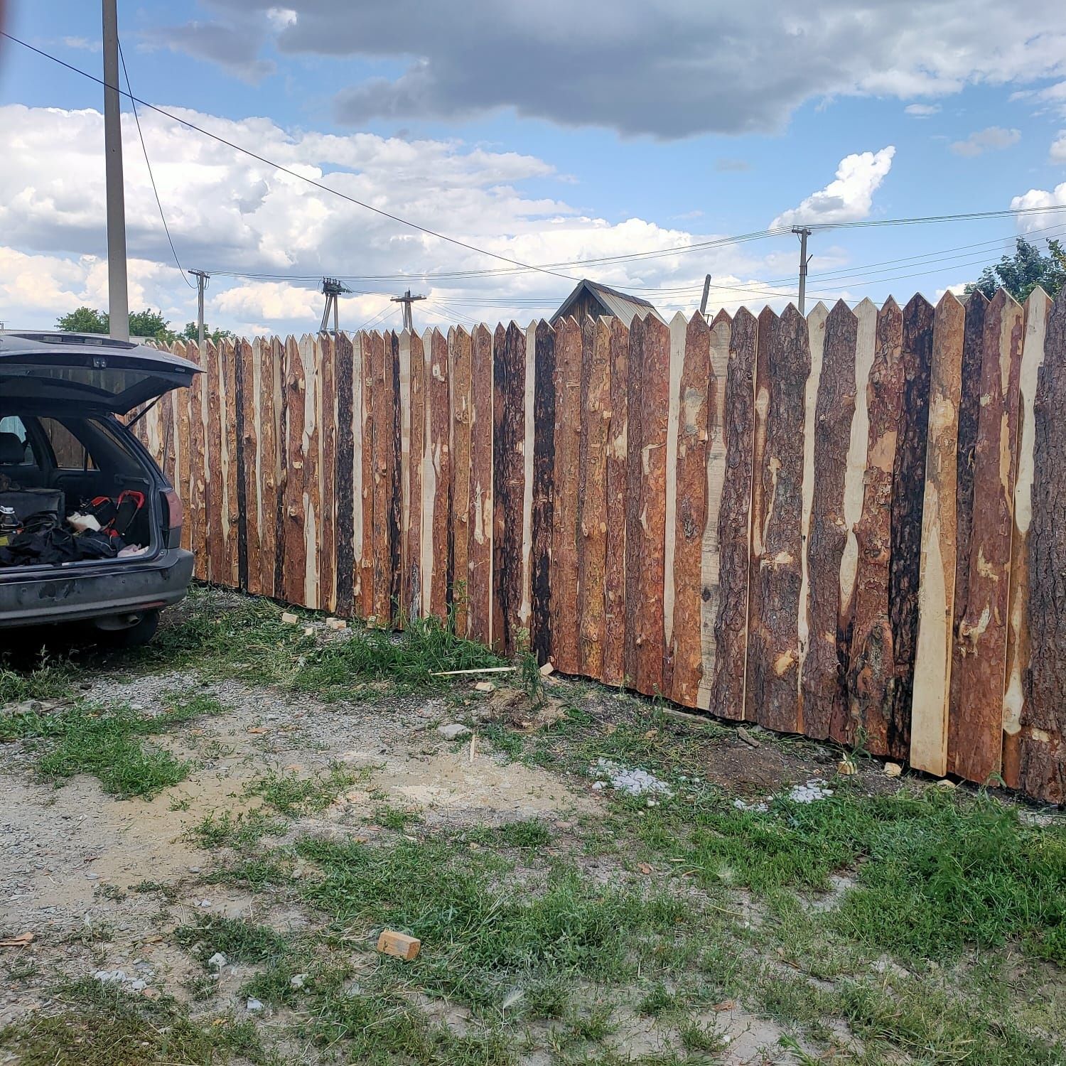 Забор высота два метра из горбыля .
