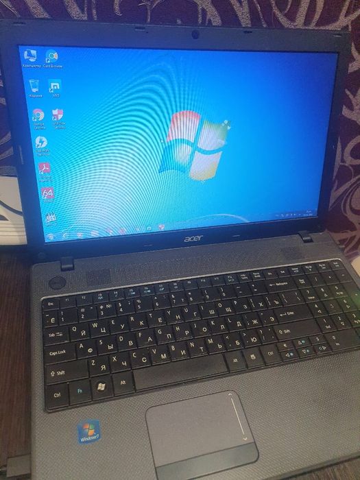 Продам ноутбук Acer i core 3 сумка мышка в подарок