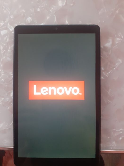 Tableta M8 nou-nouta cu husa.