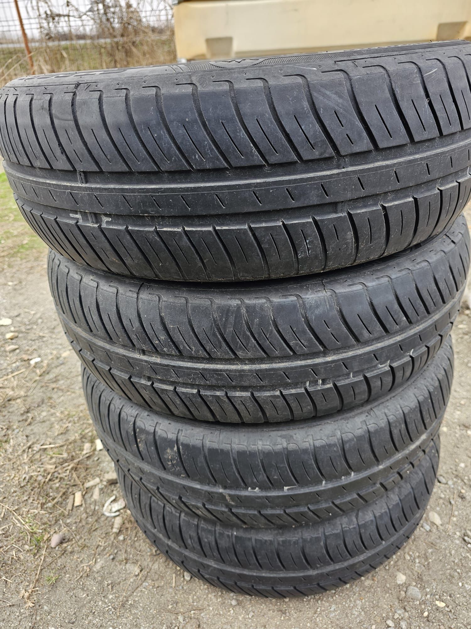 4 cauciucuri vară 185/65 R 15- DUNLOP