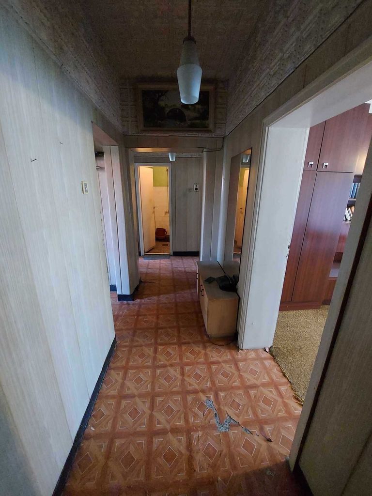 Продава се Тристаен апартамент в Търговище, Център - 85 кв.м за 960 €/кв.м - Снимка #11