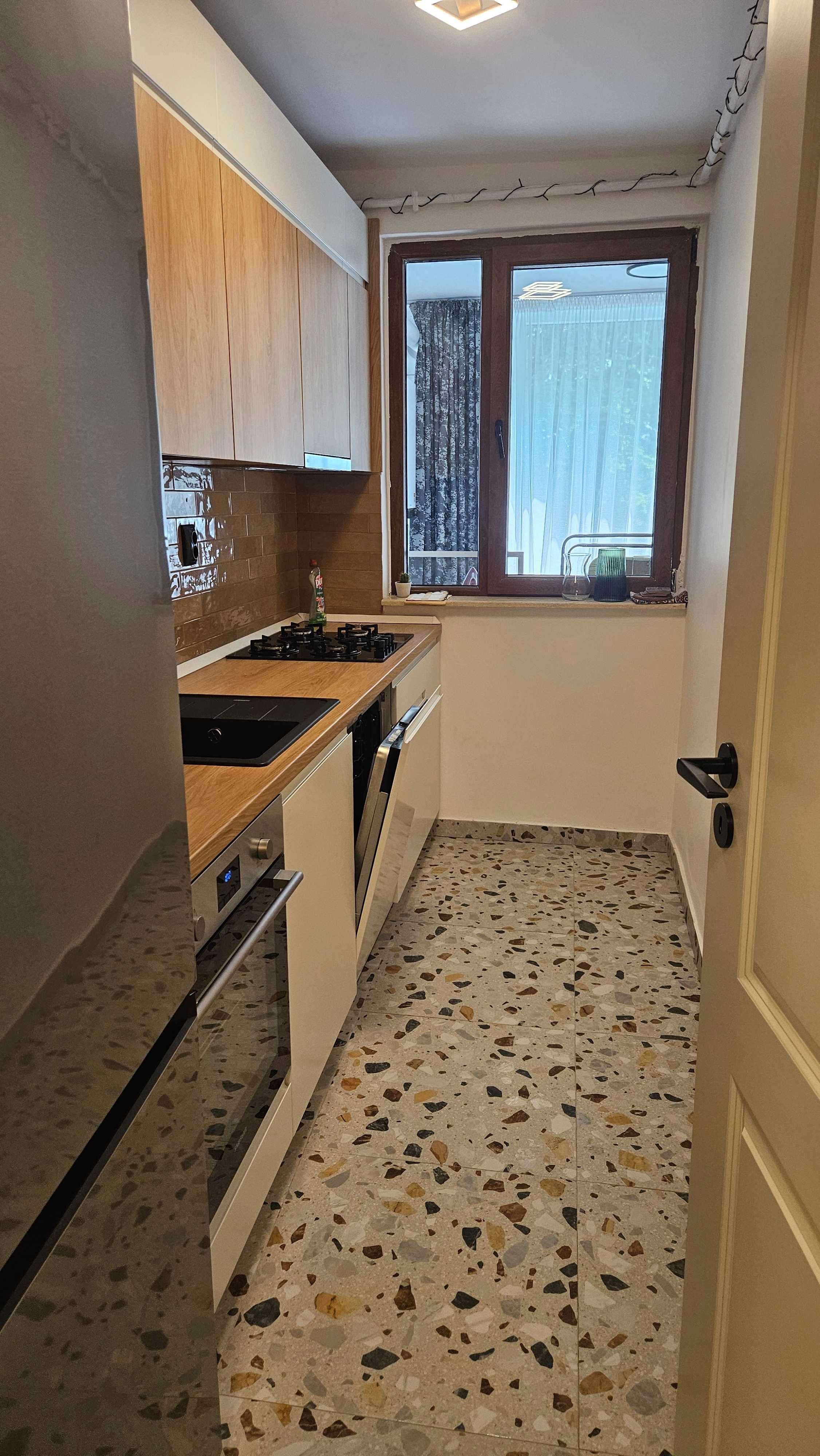 Inchiriez apartament 2 camere in Pajura
