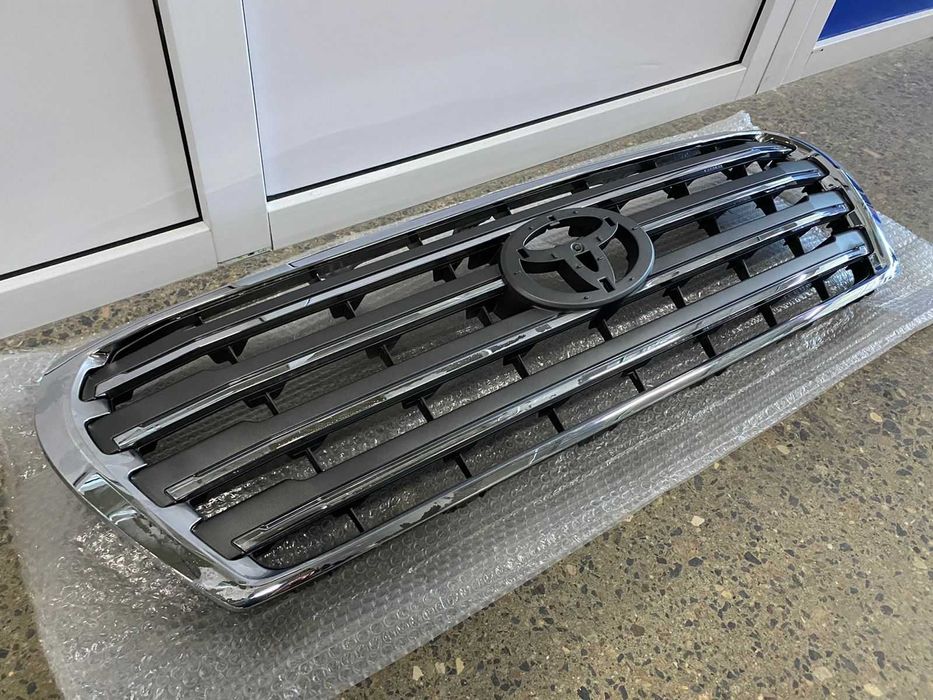 Решетка радиатора для Toyota Land Cruiser 200