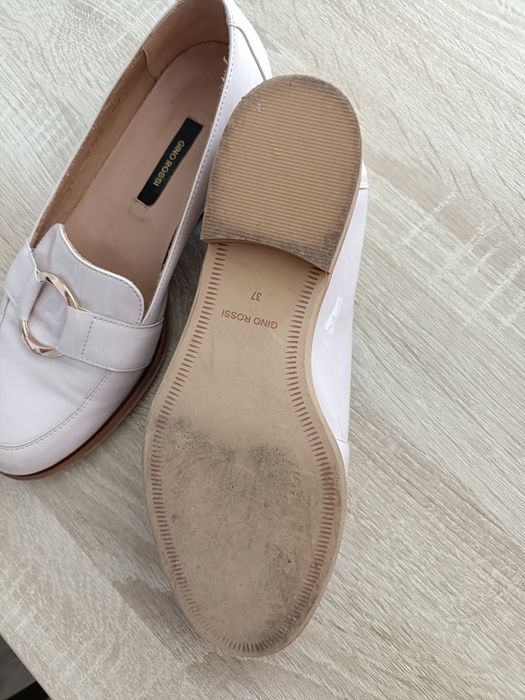 Vând pantofi Gino Rossi