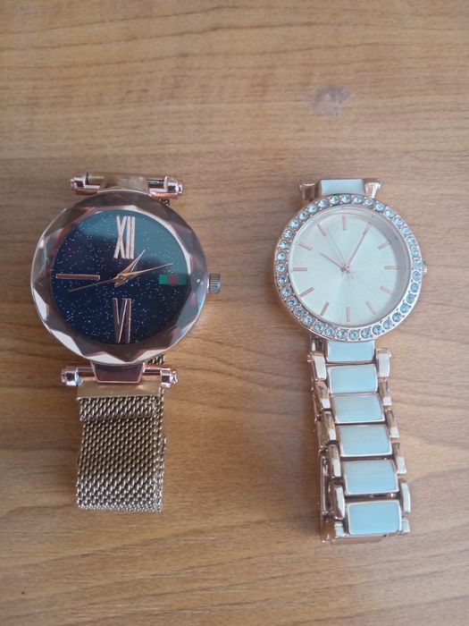 Vând ceasuri dama și de masa