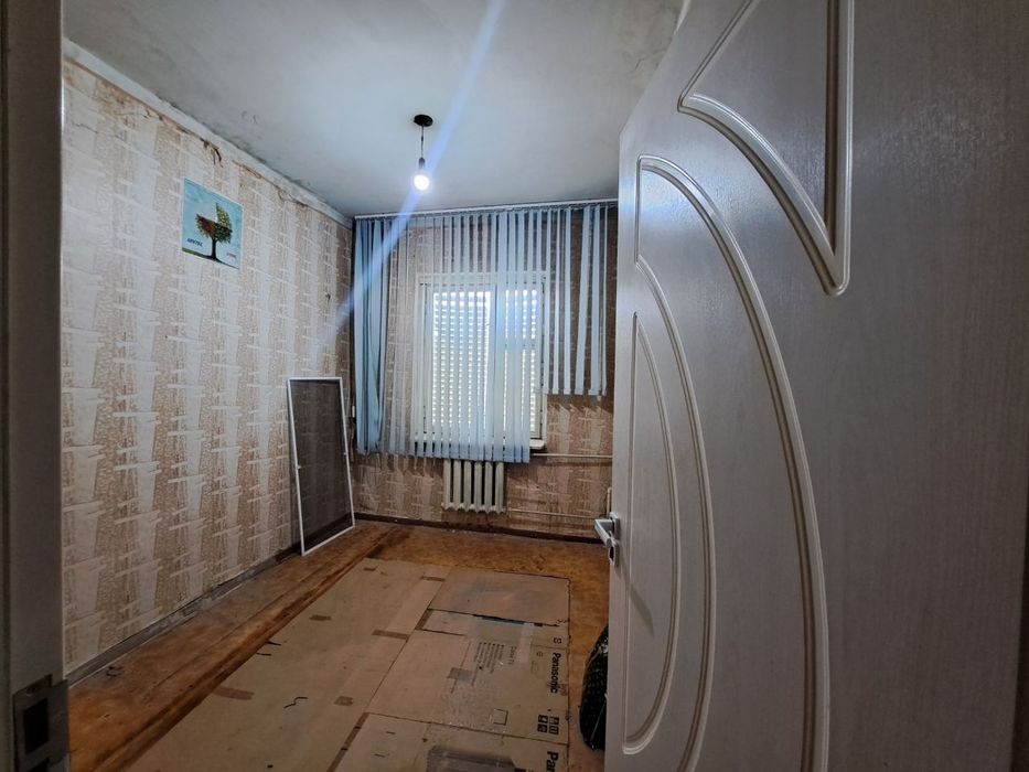 Квартира в Ахунбабаевском массиве , за каналом Лаззат