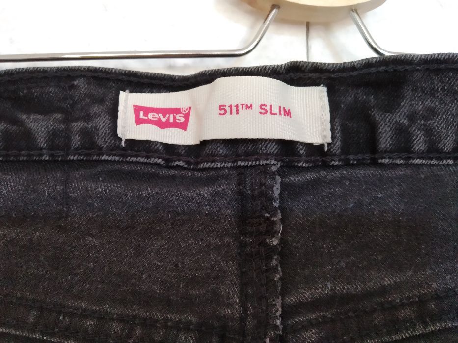 Нови дънки-черни LEVI'S купувани от САЩ.