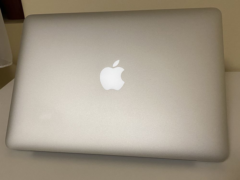 MacBook Pro Late 2013 (13,3", Retina, A1502) 256 GB SSD, + folie tast.