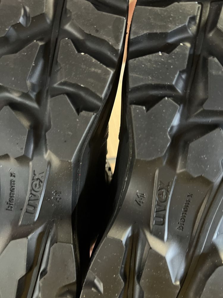 Vand bocanci protectie Uvex marimea 41
