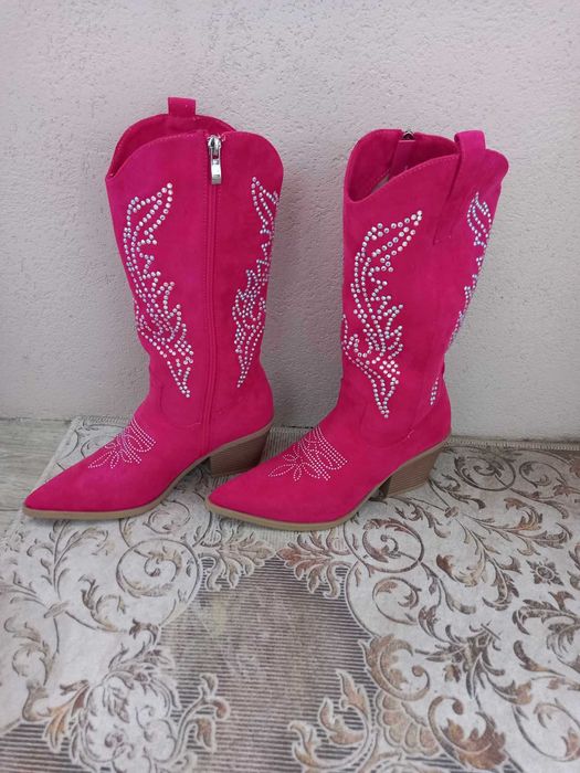 Ботуши, спортни обувки и боти с чанта комплект.