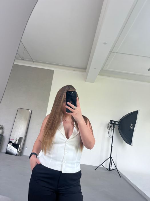 Дамска жилетка бяла