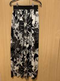Дълга сатенена пола в черно и бяло