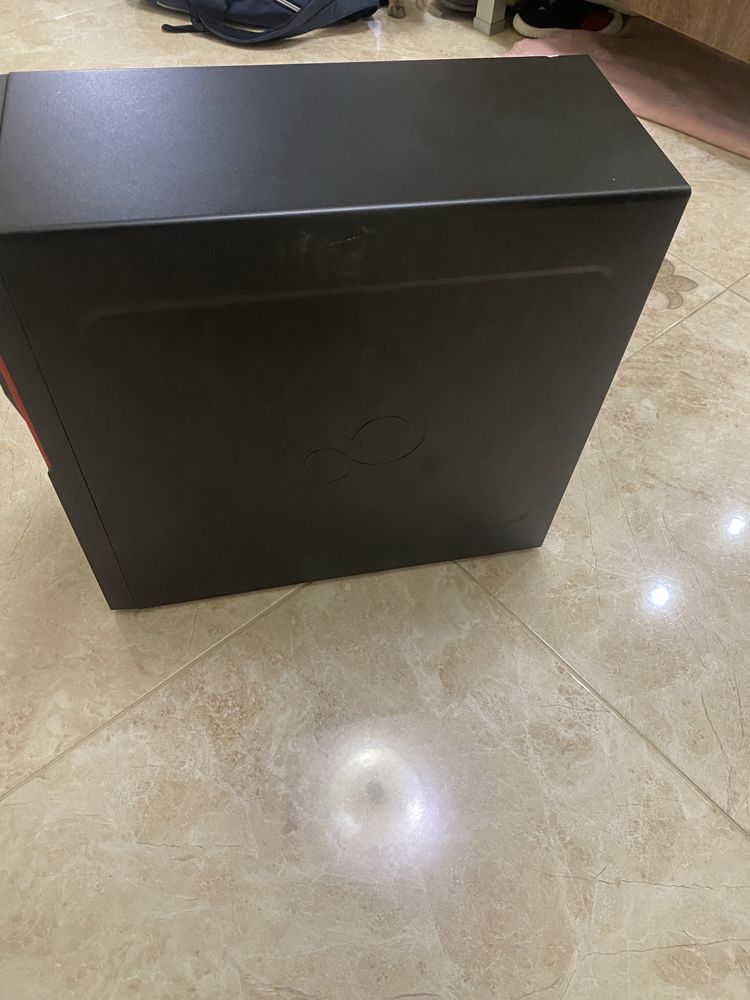 Gaming компютър Fujitsu