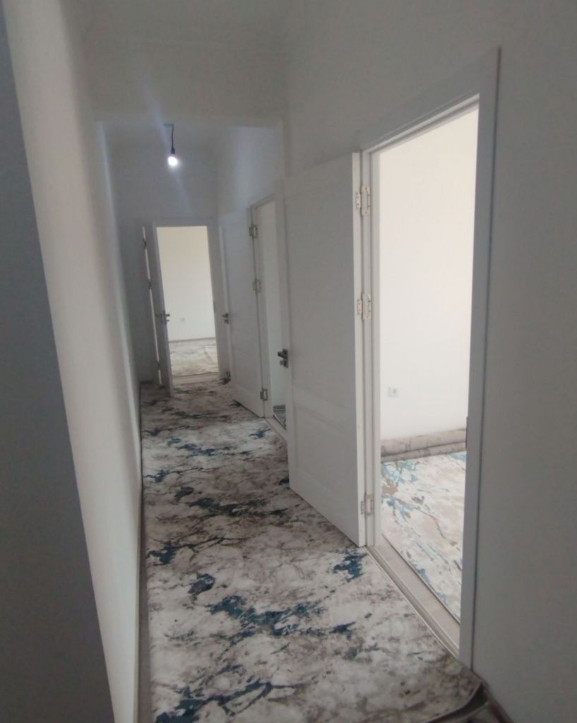 Yangi Hayoda  2xonali uy bezmakler ijaraga beriladi hamma sharoiti bor