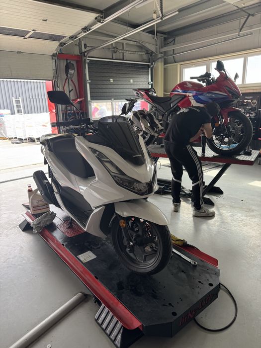 Scuter Honda PCX 125 2024 cu 1100km